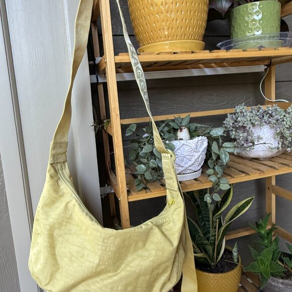 Baggu Medium Nylon Crescent Bag Butter - Picture 6 of 9
